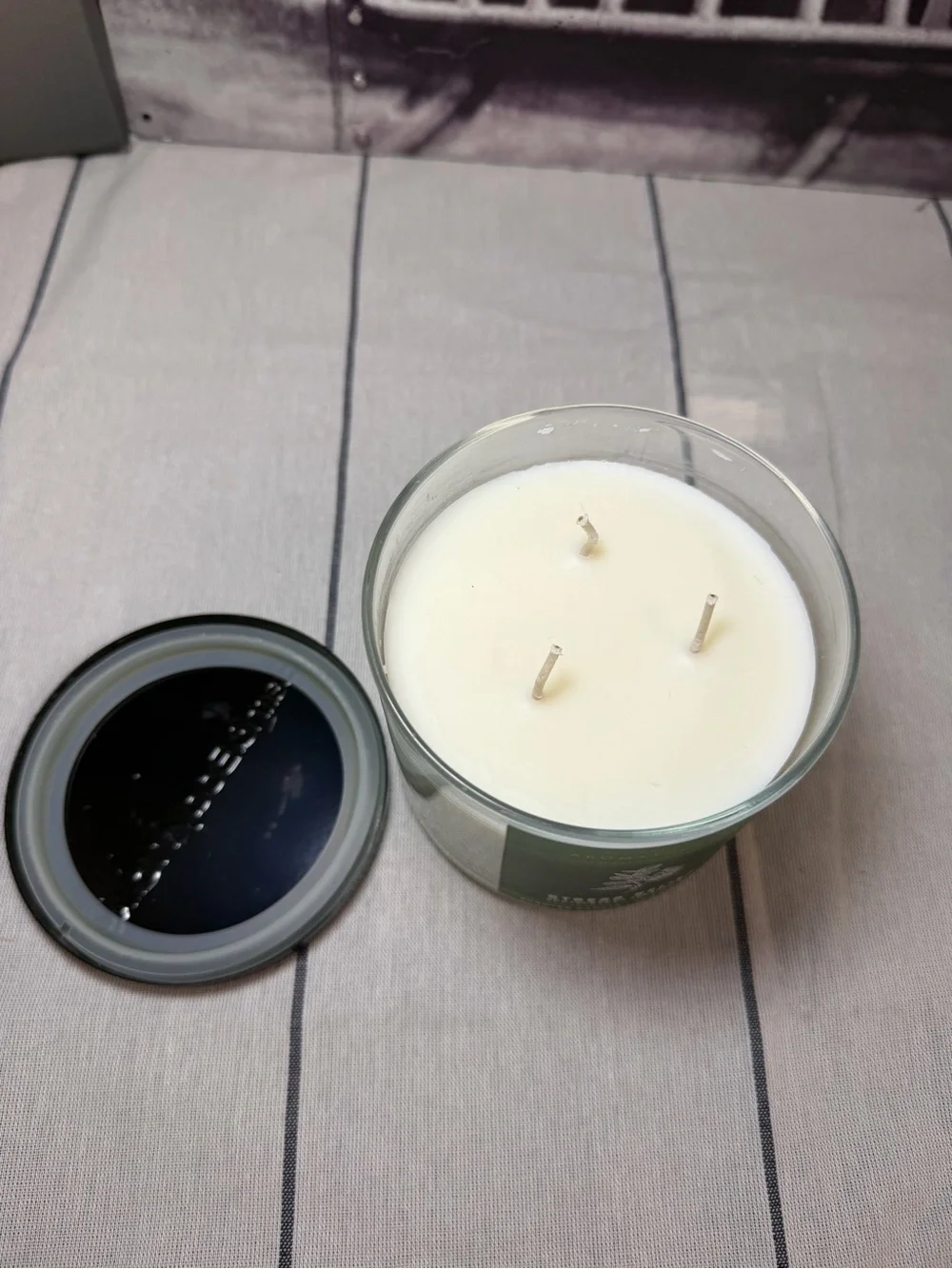 New Bath and Body Aromatherapy Eucalyptus Stress Relief Candle 3 wick - Picture 2 of 2
